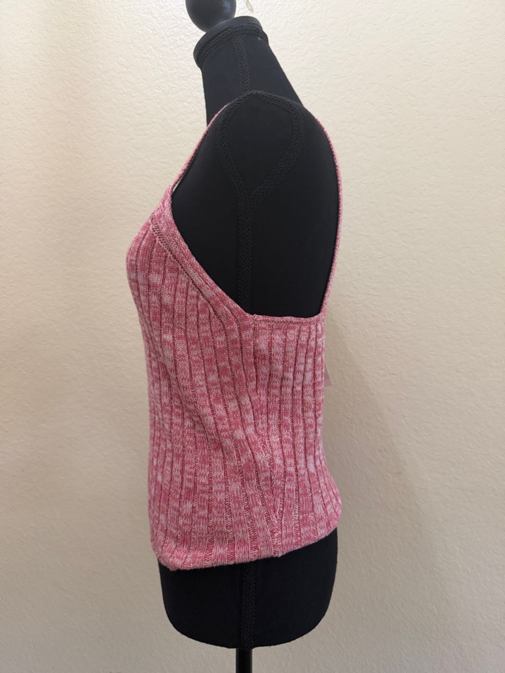 Pink Ribbed Knit V-Neck Tank Top - Picture 2 of 3